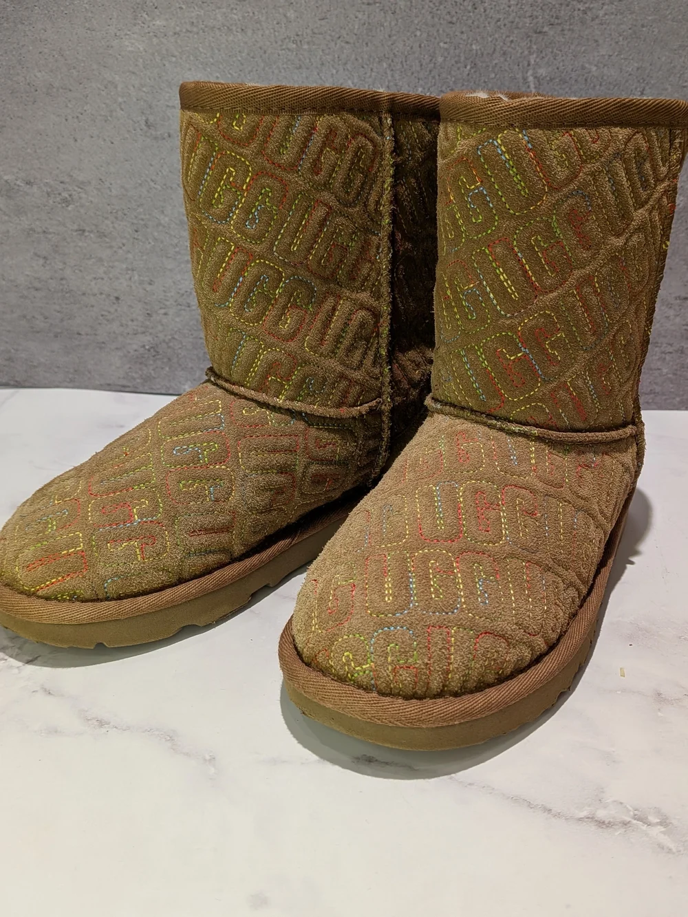 Ugg Boots Rainbow Stitch Classic II Short Suede Chestnut Tan Women's Size 13